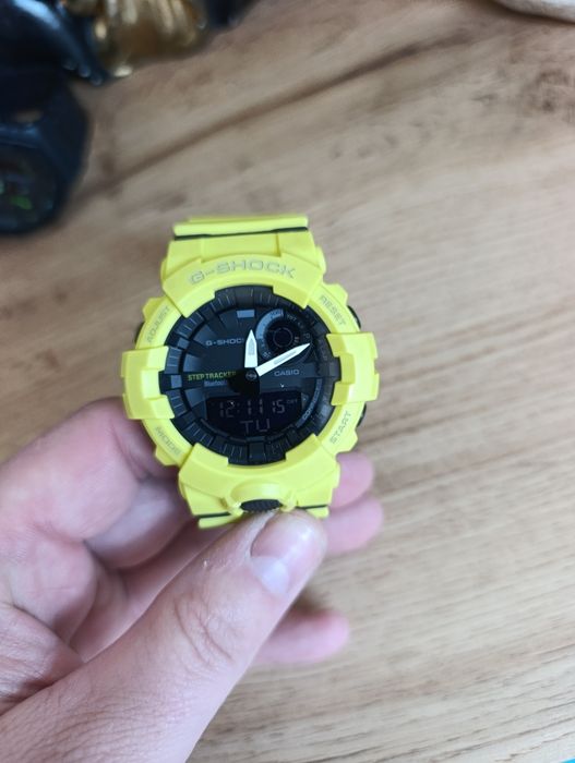 Casio GBA-800 kolor Żółty