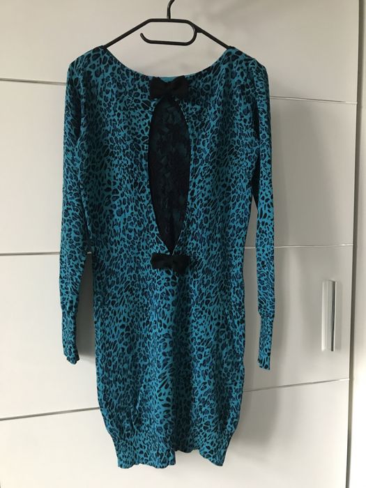 Sukienka S/M koronka i kokardy na plecach z kaszmirem