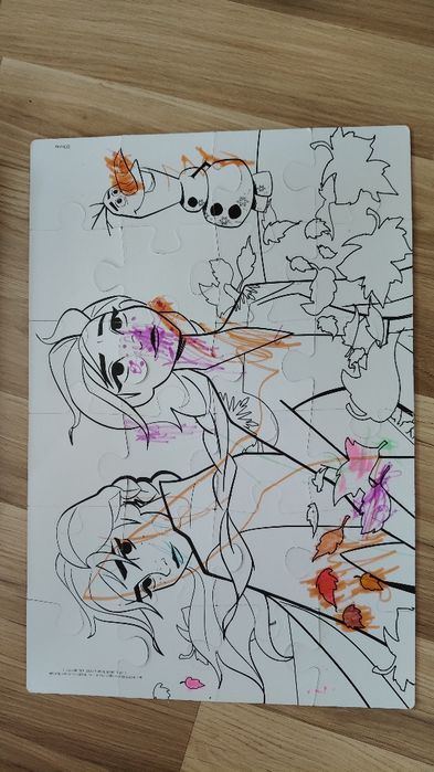 Zestaw zabawek, puzzle, figurki
