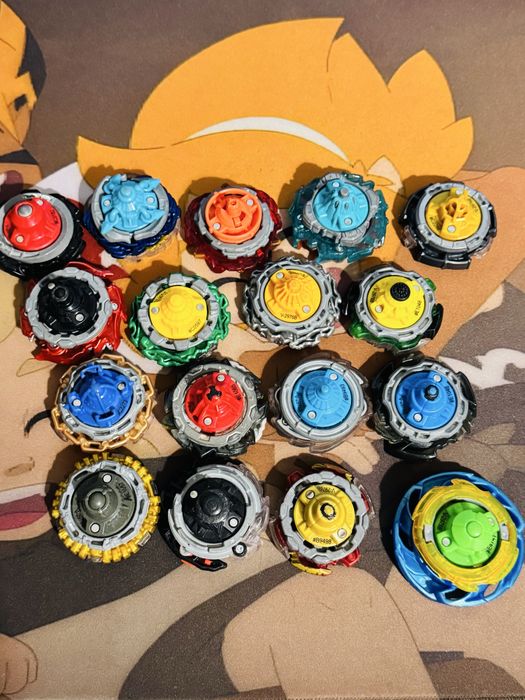 Varios Beyblades Burst oficiais da Hasbro