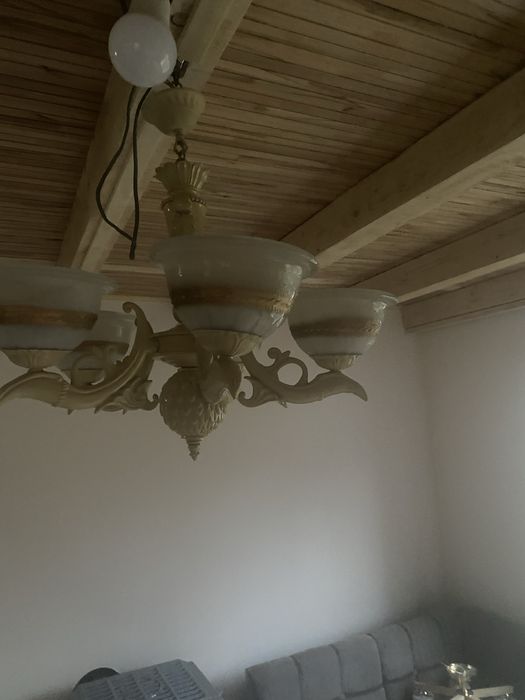 Люстра в хорошому стані