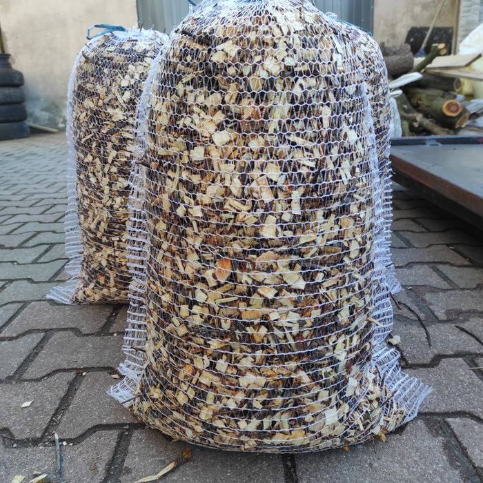 Zrębka (zrąbka, zrębki) z drzew  liściastych lub iglastych(bez igliwia