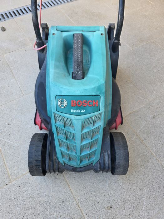 Corta relvas Bosh Rotak 32