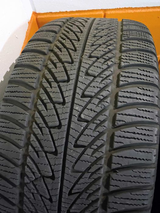 Pneus Goodyear UltraGrip 8
Performance 285/45 R20 112V XL AO (4 peças)