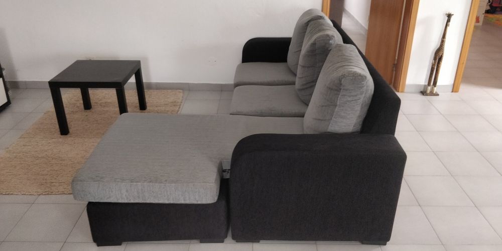 Sofá de sala preto e cinza