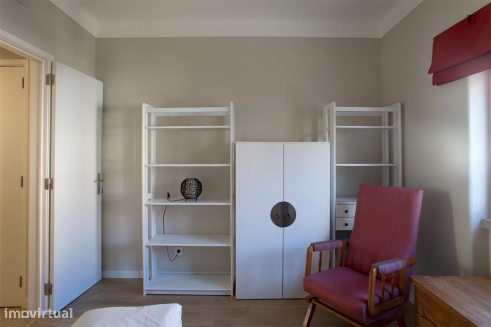 Quarto - localizado em Pontinha Lisbon