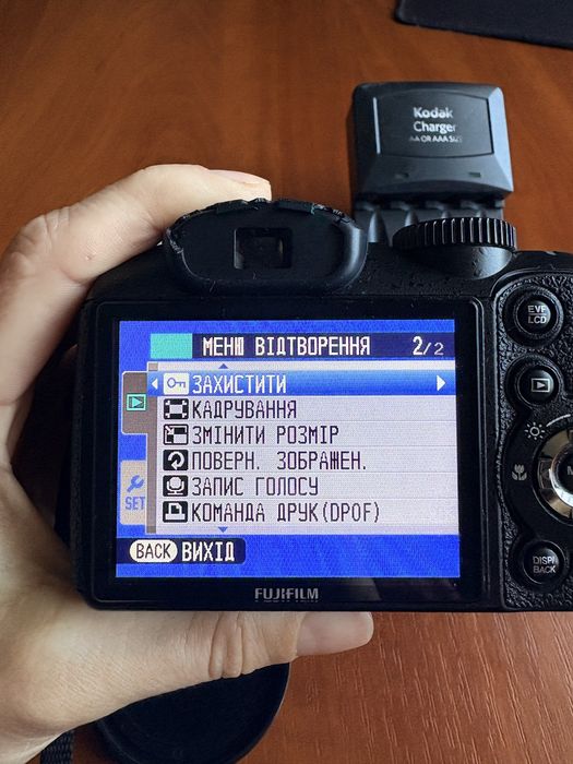 Напівпрофесійний фотоапарат Fujifilm FinePix S2950