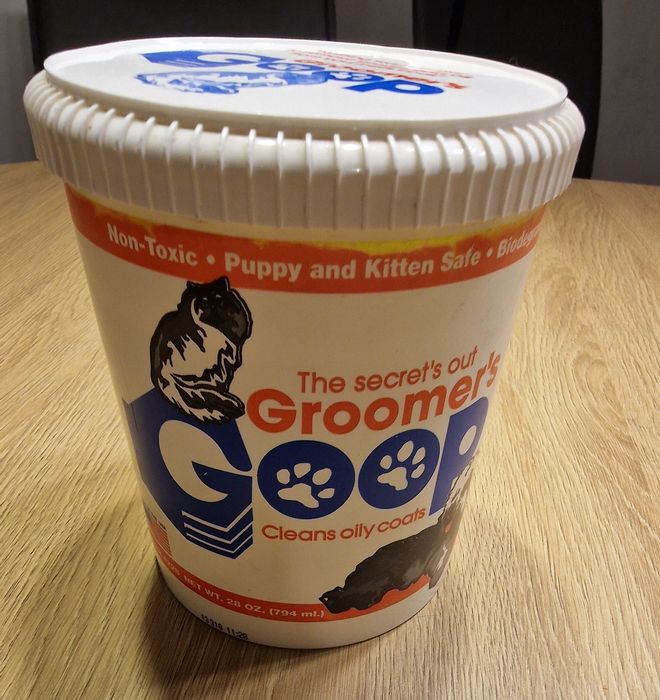 Groomer's Goop, profesjonalny środek do pielęgnacji sierści zwierząt.