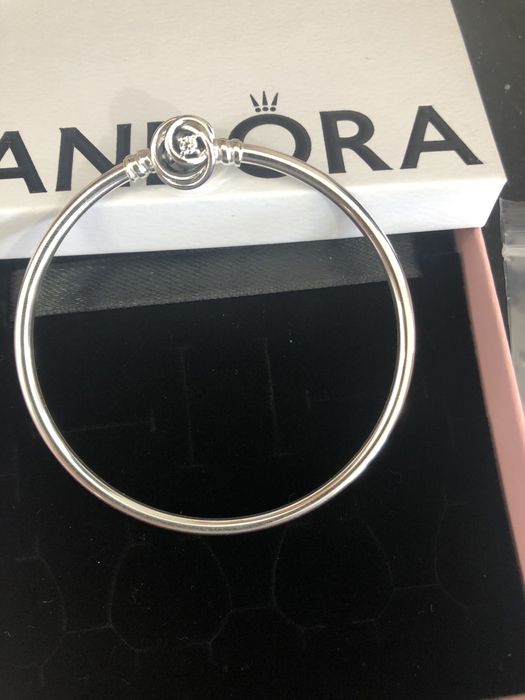 Bangle Pandora Moments com fecho espiral