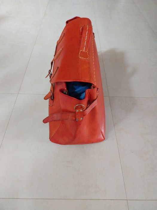 Mala de Viagem Antiga em Pele