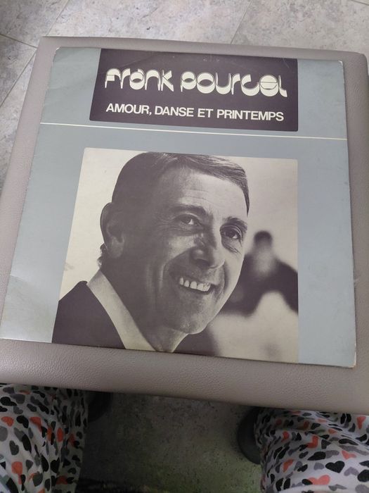 Grande  oportunidade !! LP'S de Vinil a muito bom preço,  se  lhe  interessar fale comigo.