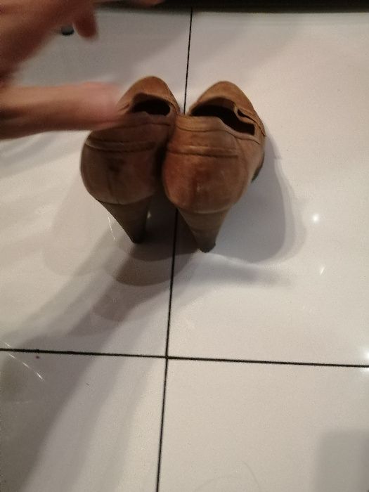 Skórzane buty na wysokim obcasie 5th Avenue roz. 41