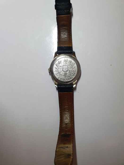 Vendo Tissot Escudo em muito bom estado.
