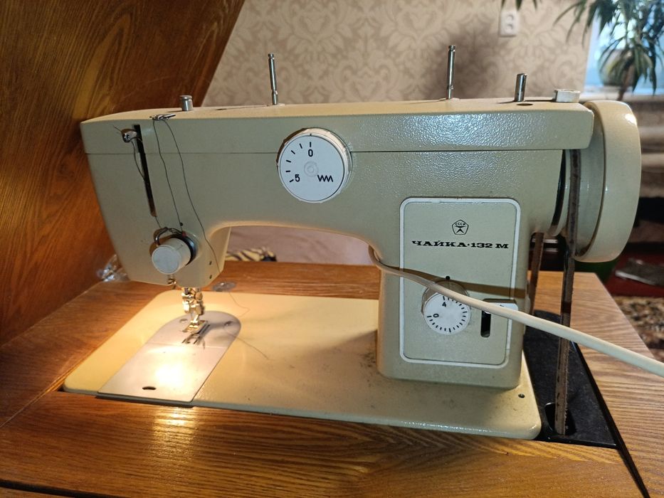 Швейная машинка чайка 123м