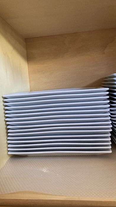 Conjunto de serviço de mesa da loja CASA (branco/formato quadrangular)