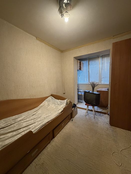Продаж 4 кімнатна проспект Миру 26 .