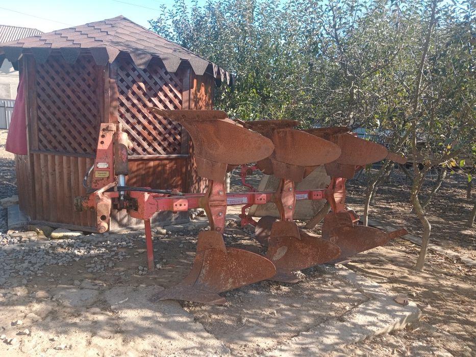 Плуг оборотний..