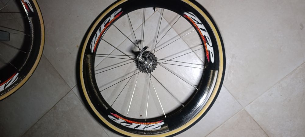 Rodas de carbono Zipp Calco