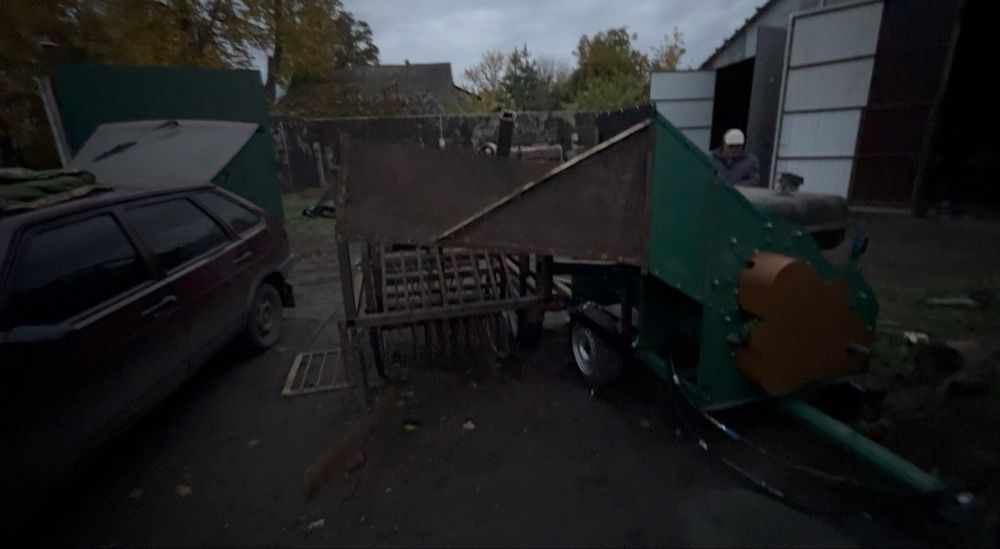 Гарбузовий комбайн з підборщиком