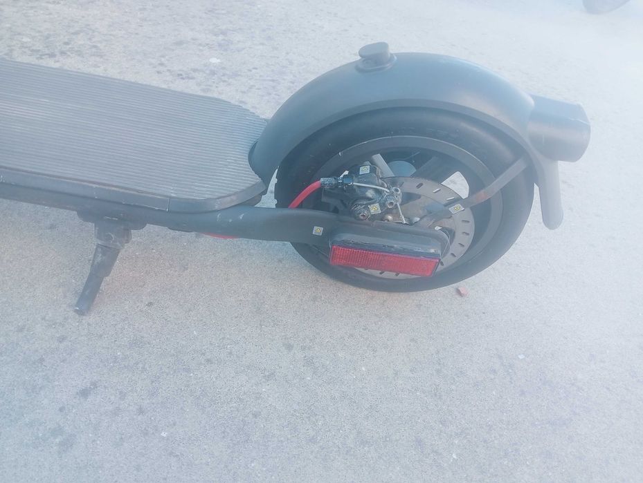 Duas trotinetes Xiaomi