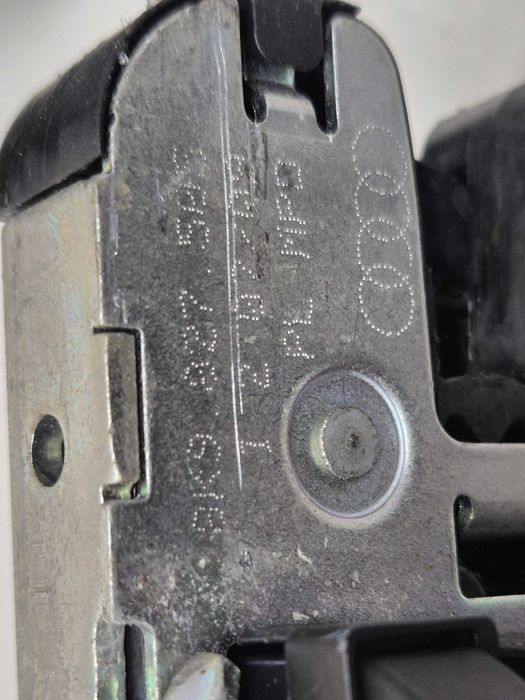 audi a6 c6 a3 8p a4 b8 zamek tylnej klapy bagażnika tył tylny