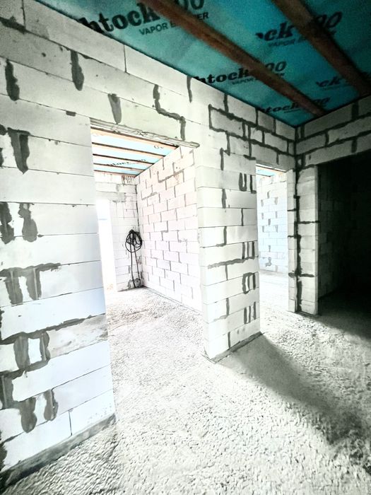 Продаю побудований одноповерховий дім  з власною ділянкою 4,5 сот. Планування супер. Газ по вулиці. Власник