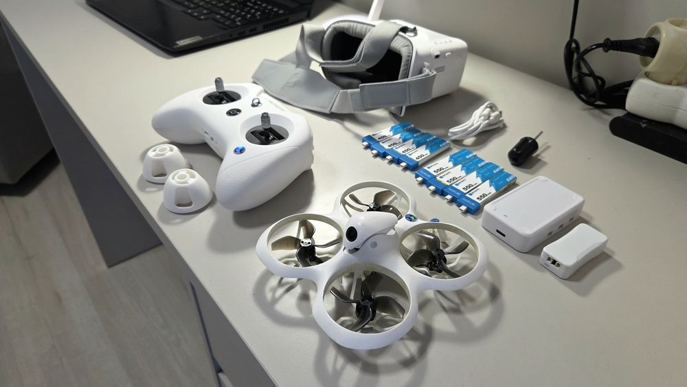 Dron FPV BetaFPV Cetus X bezszczotkowy, duży zestaw