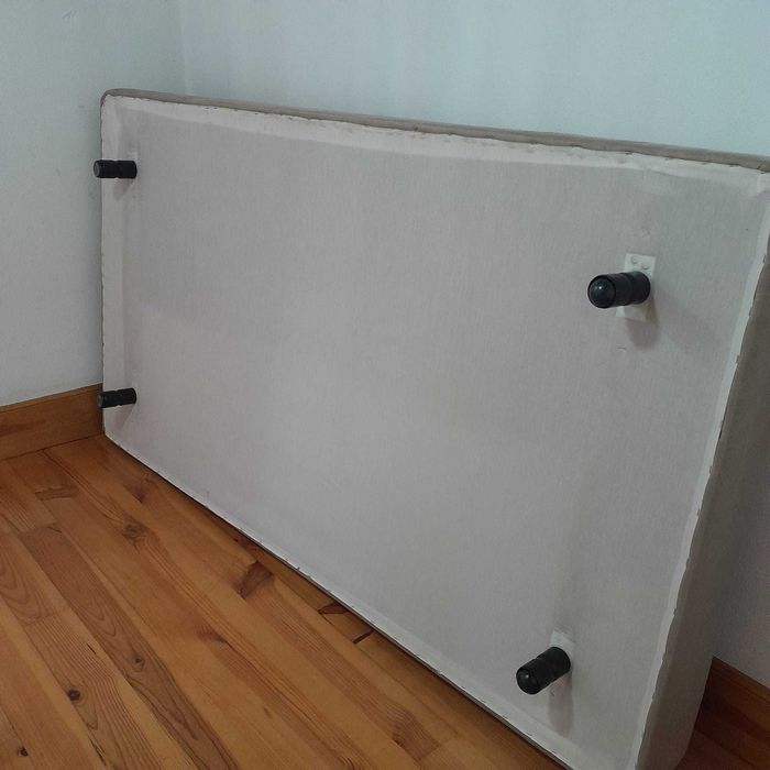cama de solteiro com colchão incluído, em bom estado