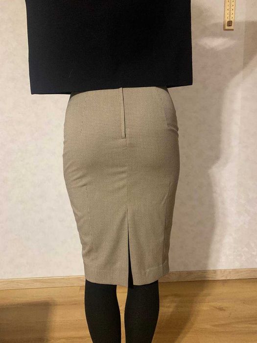 Жіноча спідниця-олівець з розрізом позаду, розмір S