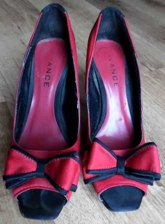 Czółenka czerwone rozm.37