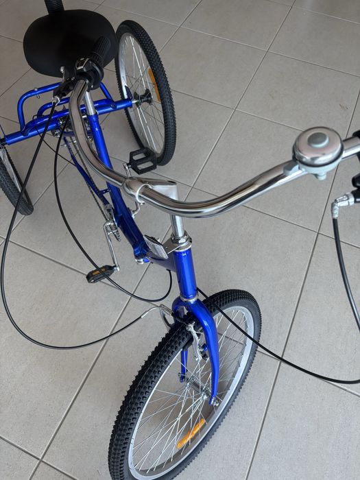 Bicicleta com tres rodas nova