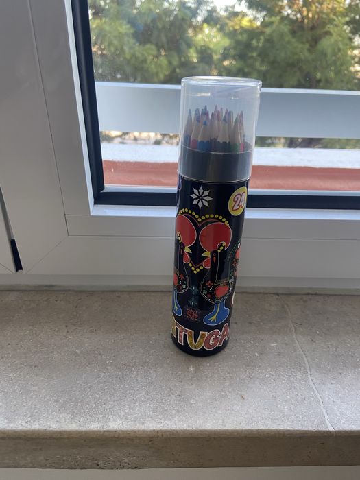 Dois conjunto de material escolar novos