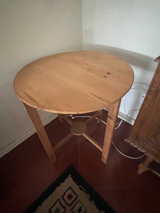 Mesa de Apoio em Madeira Rústica – Simples e Elegante