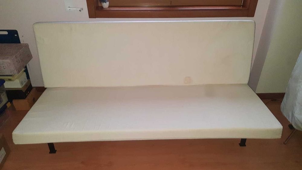 Vende-se sofá cama usado (1,90 m por 1,20 m)