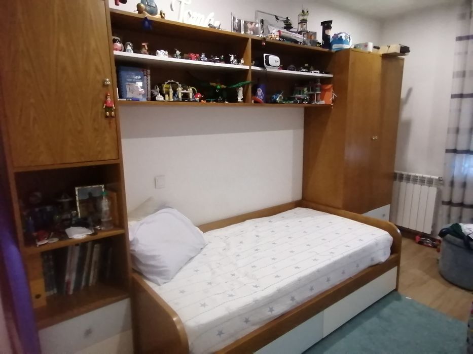 Estudio de criança em carvalho/lacado