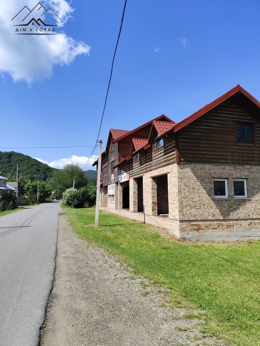 Продаж будинку під комерційну діяльність у с. Шешори неподалік річки