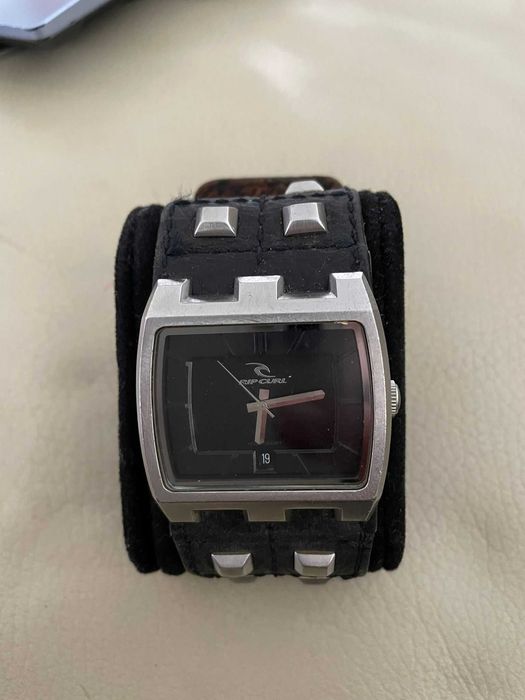 Relógio Rip Curl com bracelete em pele