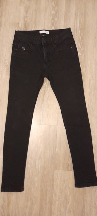 Czarne spodnie rurki S