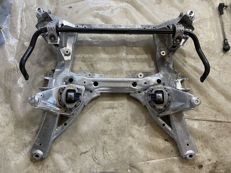 Передний подрамник балка BMW G20