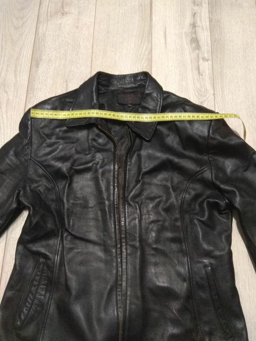 Жіноча шкіряна куртка