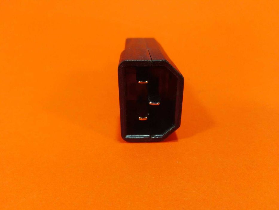 Штыревой разъём C14 на 10А для кабеля питания