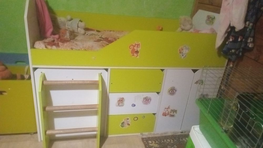 Дитяче ліжко горище