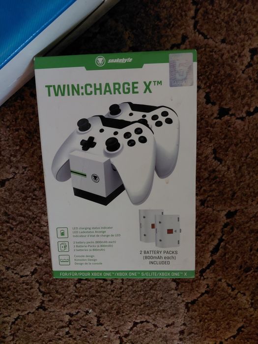 Нова подвійна зарядна станція Snakebyte Twin:Charge X для геймпадів Xbox One (з акумуляторами)