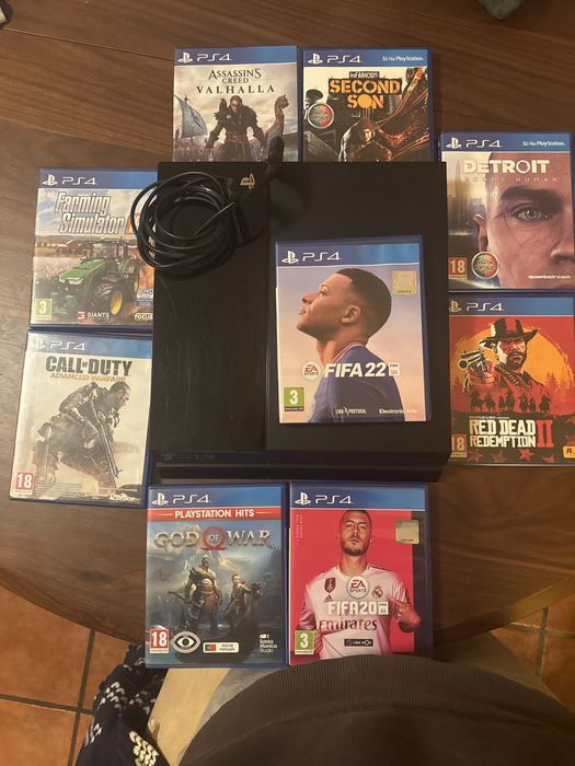 Ps4 sat com cabo de alimentação e nove jogos- Ler descricao