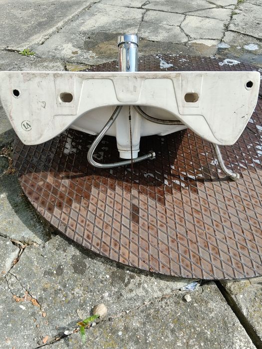 Sprzedam umywalka+bateria+węże