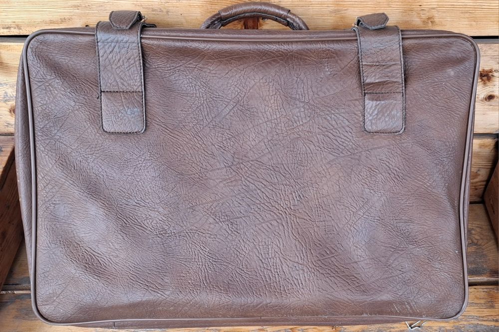 Ретро валізи різні