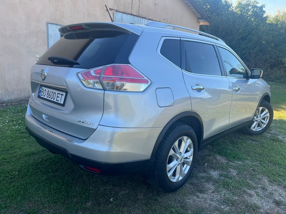 Автомобіль "Nissan Rogue"