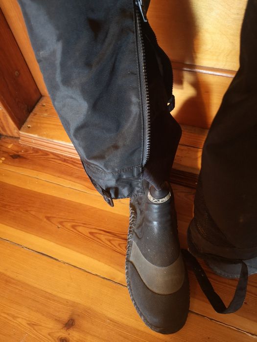 Mobbys suchy skafander