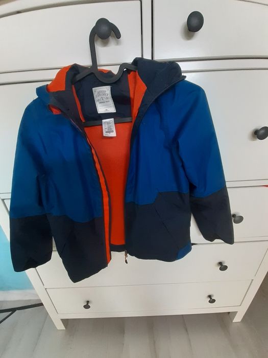 Kurtka przeciwdeszczowa i przeciwwiatrowa  134  Bardzo dobra jakość.