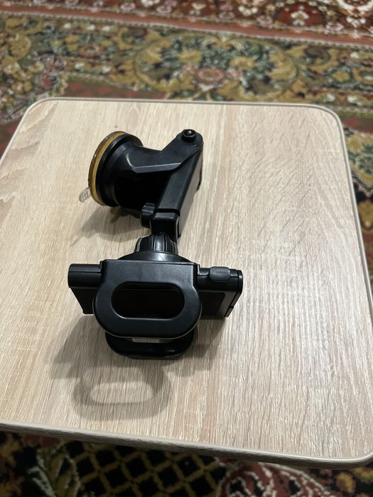 Тримач для телефону в автомобіль